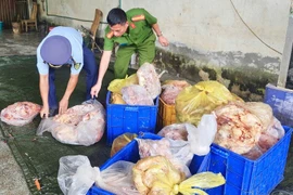 Phát hiện hơn 3,9 tấn thực phẩm đông lạnh bốc mùi hôi thối