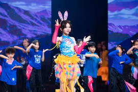 Ca sĩ nhí Nguyễn Ngọc Kim Cương được vinh danh ở Vietnam Iconic Awards 2026