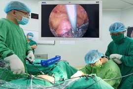 Đính lưới nhân tạo hiệu quả điều trị sa sinh dục tới 30 năm