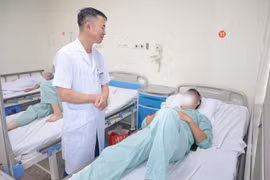 Phun thuốc bằng điều khiển từ xa, người đàn ông bị máy chém