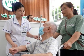 Vắc xin Zona, lá chắn phòng bệnh hiệu quả cho người bệnh nền