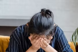 Mẹ chồng lên chăm cháu nội, con dâu phát hiện việc bức xúc