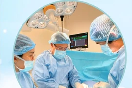 Đau bụng kéo dài, bí tiểu, trẻ 11 tuổi dị tật màng trinh không thủng