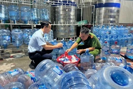 20.000 bình nước Lavie giả tuồn ra thị trường nguy hiểm thế nào?