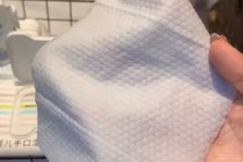 Cảnh báo nguy cơ từ khăn lau mặt dùng một lần chứa hóa chất độc hại