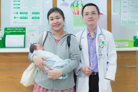 Dây rốn sa ra ngoài âm đạo, trẻ sơ sinh bị ngạt