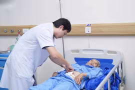 Giải phẫu thành công khối u quái cho người phụ nữ ở Quảng Trị