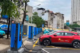 Các trạm sạc xe điện tại bến xe Hà Nội lắp đặt, sử dụng ra sao?