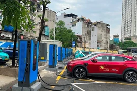 Các trạm sạc xe điện tại bến xe Hà Nội lắp đặt, sử dụng ra sao?