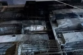 Cháy cư xá ở TP HCM, 8 người tử vong