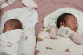 Kỳ diệu 4 tháng giữ song thai của sản phụ 6 năm hiếm muộn