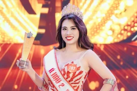 Nhan sắc nữ giảng viên đoạt giải Á hậu 2 Hoa hậu Doanh nhân châu Á 2025