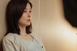 Vợ sốc khi phát hiện chồng cặp bồ với cô gái đáng tuổi con