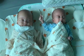 Cứu song thai từ trong bụng mẹ và cuộc chiến giành sự sống sinh non