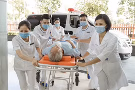 Sử dụng rượu thuốc bồi bổ sức khỏe, nhiều người gặp hại