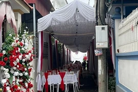 Mừng cưới hàng xóm 100 nghìn, người phụ nữ U60 nhận cái kết bất ngờ