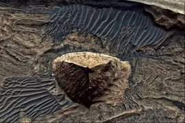 Bí ẩn cấu trúc 'kim tự tháp 3 mặt' trên sao Hỏa