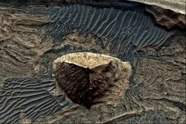 Bí ẩn cấu trúc 'kim tự tháp 3 mặt' trên sao Hỏa