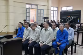 Nhóm bị cáo lãnh án vụ khiêng quan tài diễu phố ở TP HCM