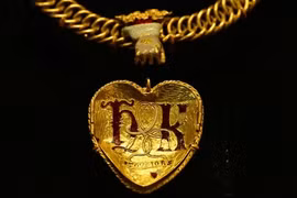 Giải mã bí ẩn chiếc vòng cổ bằng vàng thời Phục Hưng