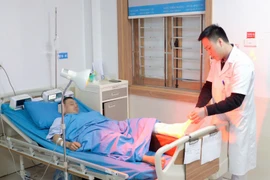 6 giờ phẫu thuật nối lại cẳng chân cho người bị máy cắt cỏ gây đứt rời