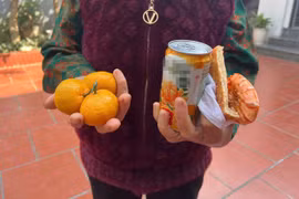 Mẹ chồng đi ăn cỗ lấy phần bị con dâu phản ứng gắt