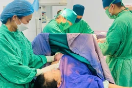 Cứu sản phụ dọa vỡ tử cung trên sẹo mổ cũ 2 lần 