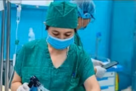 Cấp cứu thành công một học sinh bị thủng dạ dày nguy kịch