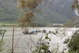 Lật thuyền trên sông Gianh ở Quảng Trị, 2 người tử vong, 2 người mất tích