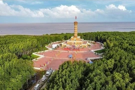 Tết về Cà Mau, trải nghiệm 'rừng vàng biển bạc' nơi cuối trời Nam