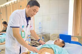 Người đàn ông suýt vỡ mạch máu ổ bụng vì chiếc tăm tre 'đi lạc' vào tá tràng