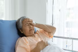 Mở hộp quà con dâu để lại sau ly hôn, mẹ chồng bật khóc 