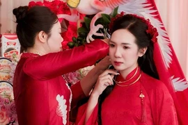 Con dâu tái hôn, bố mẹ chồng làm 45 mâm cỗ gả đi