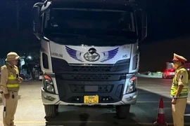 Cảnh sát giao thông Phú Thọ phát hiện 10 vụ chở hàng cấm, hàng giả