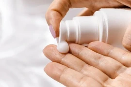 Tạm ngừng lưu hành toàn quốc lô Kem chống nắng Esunvy Sun Care SPF 50+ PA++++