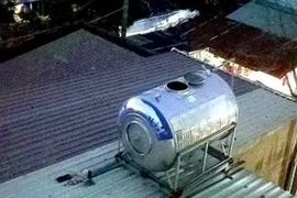 Thợ sửa nhà kể phút ngó vào bồn nước thấy bộ xương người