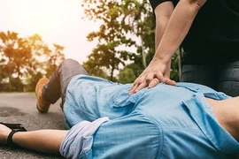 Vắt chanh vào miệng để cứu người ngưng tim, bác sĩ cảnh báo nóng