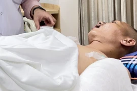 Cứu sống bệnh nhân bị lòi ruột, vỡ gan sau tai nạn giao thông nghiêm trọng