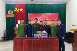 Bắt giữ 2 đối tượng tàng trữ hàng chục kg pháo nổ ở Nghệ An