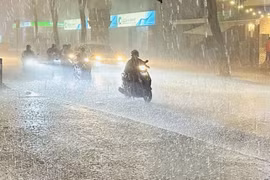 Dự báo thời tiết ngày 13/6: Bão số 1 tiếp tục gây mưa lớn