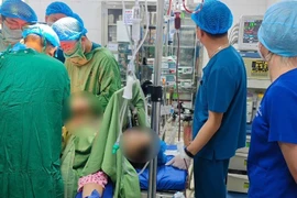 Chạy đua từng giây cứu sản phụ 40 tuổi rau cài răng lược 