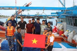 Hơn 3.000 ngư dân vào tránh trú bão Kalmaegi tại Trường Sa