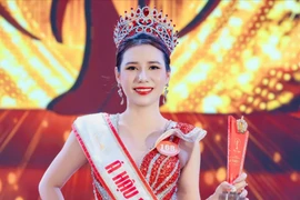 Á hậu Đinh Thị Hiệp: 'Con trai là động lực để tôi mang vương miện về nhà'