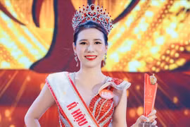 Á hậu Đinh Thị Hiệp: 'Con trai là động lực để tôi mang vương miện về nhà'