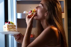 Làm sao để thoát khỏi thói quen ăn vì buồn?