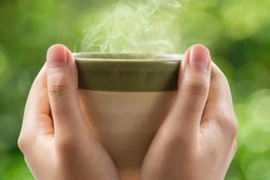 Uống nước ấm buổi sáng có giúp thanh lọc cơ thể?