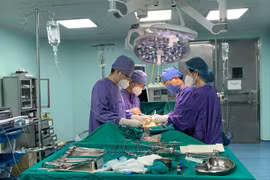 Chạy đua với thời gian, cứu tinh hoàn xoắn cho người đàn ông 35 tuổi