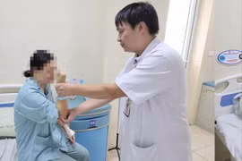 Rối loạn phổ viêm tủy thị thần kinh thể hiếm gặp gây liệt tứ chi, mù lòa...