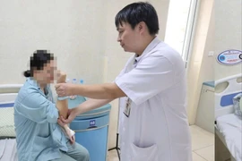 Rối loạn phổ viêm tủy thị thần kinh thể hiếm gặp gây liệt tứ chi, mù lòa...