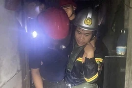 Công an Nghệ An xuyên đêm cứu người gặp nạn trong bão số 10 Bualoi